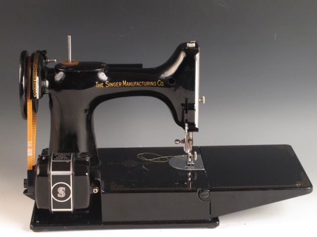 Vintage Singer Featherweight Portable Electric Sewing Machine Model 